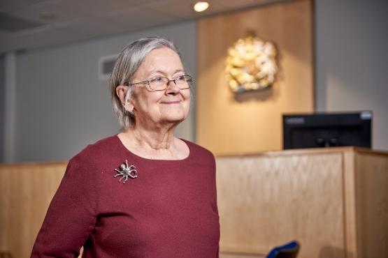 Lady Hale stand in front of the judges bench in the new Law School Moot Court