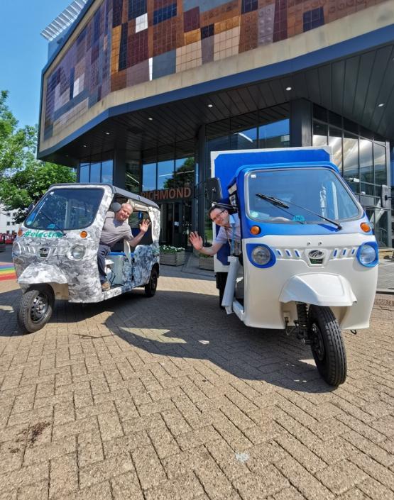 Tuk-tuks outside Richmond Building Tuk-tuks outside Richmond Building