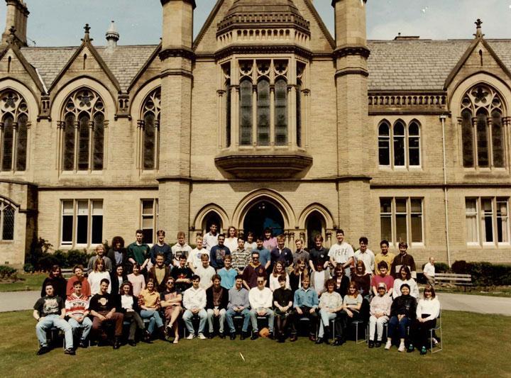 Group photo of Bachelor of Science Graduates in 1992 outside Emm Lane