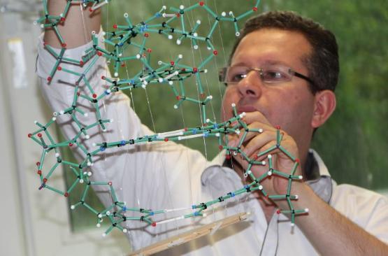 Prof Sherif El-Khamisy holding a DNA model